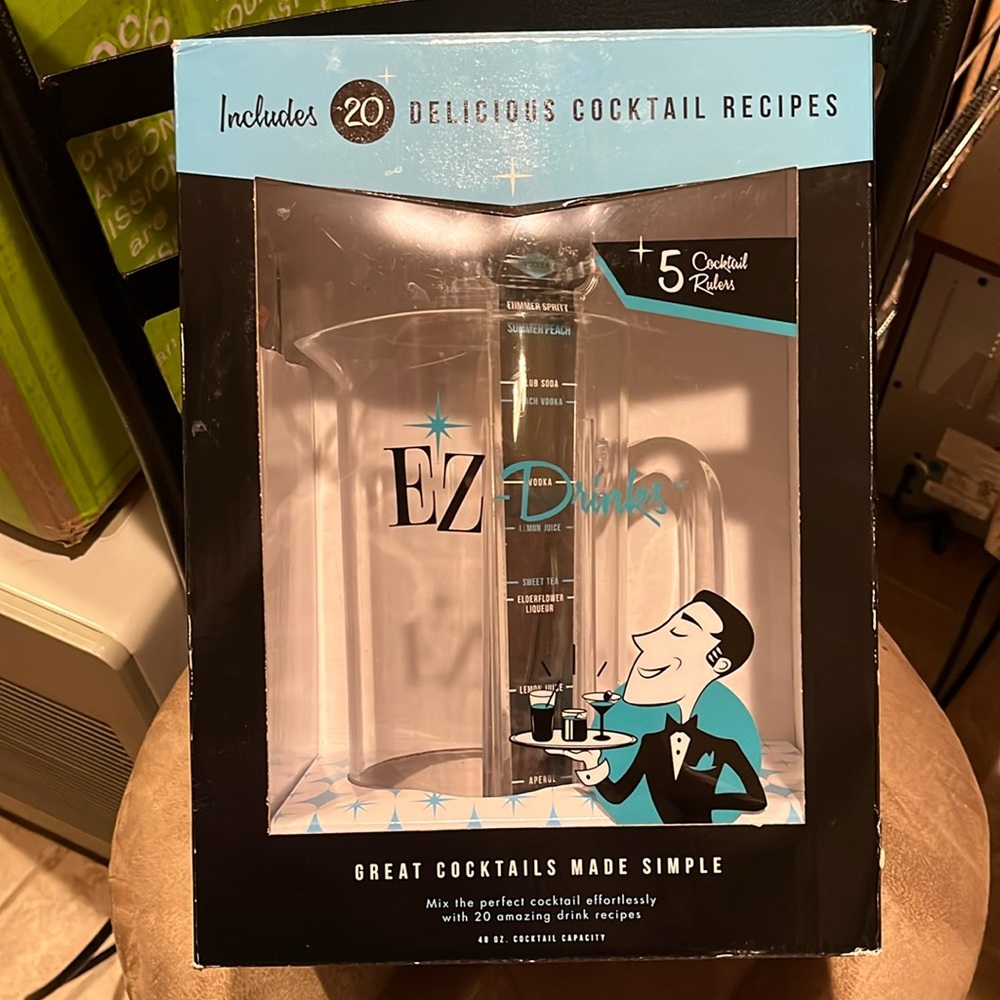 EZ Drinks Cocktail pitcher BRAND new!
